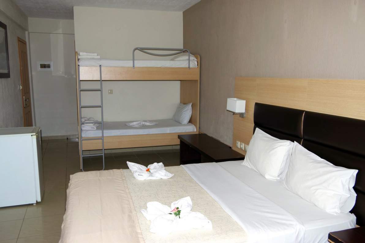 Hotel Sunrise Beach-Porodicna soba.jpg