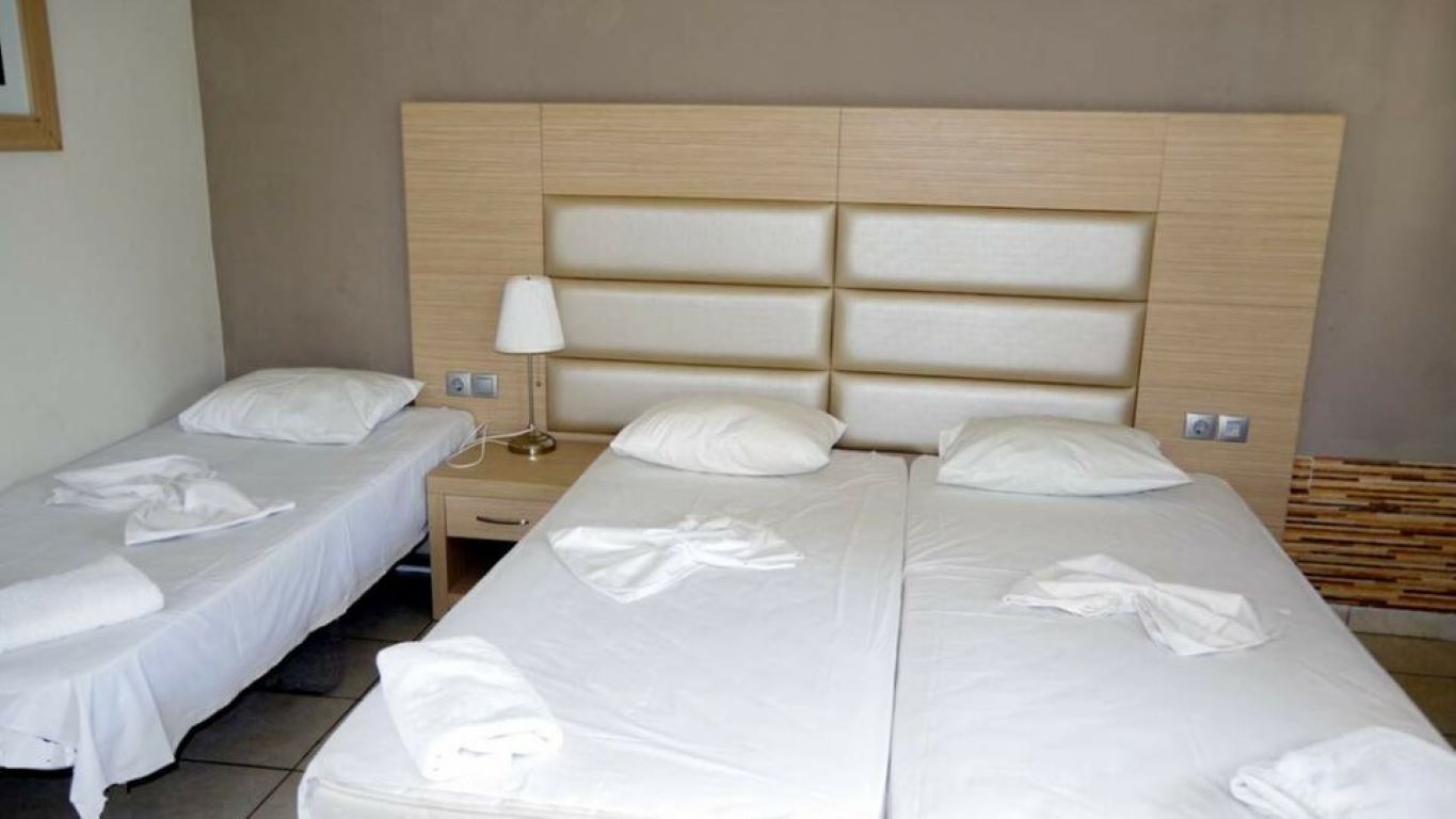Sunrise Beach Hotel-Superior soba.jpg