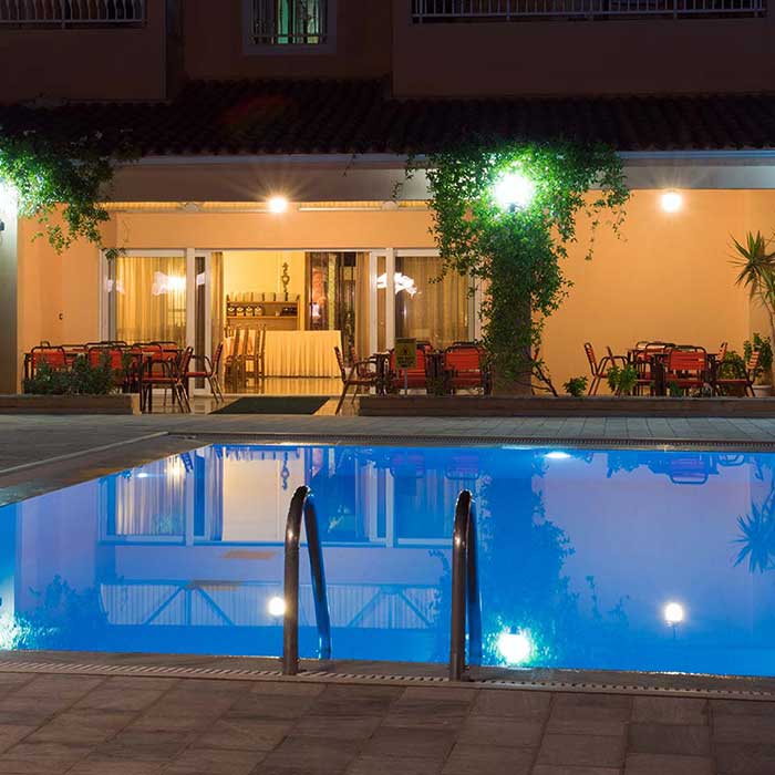 Sunset Hotel - Corfu - bazen nocu drugi ugao.jpg