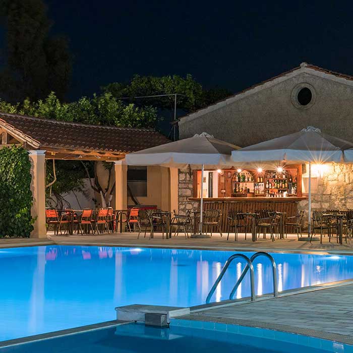 Sunset Hotel - Corfu - bazen nocu.jpg