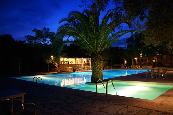 Thalero Holidays Center - bazen noću.jpg