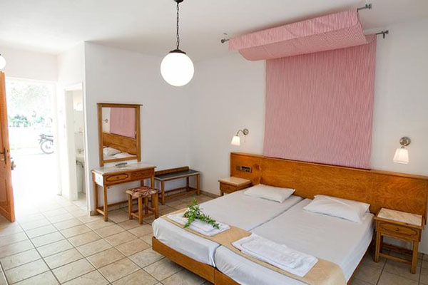 Thalero Holidays Center - pogled na sobu.jpg