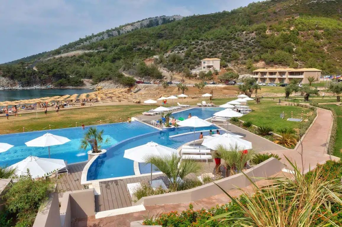 Hotel Thassos Grand Resort-Kompleks bazena.jpg