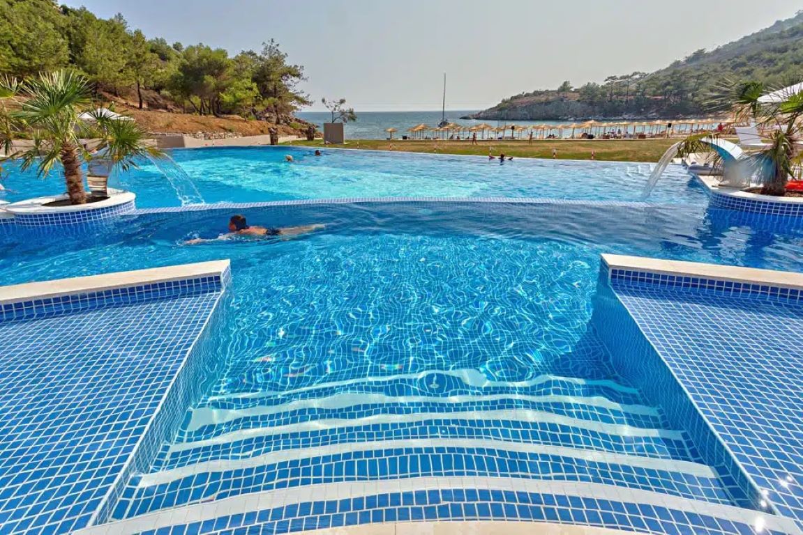 Thassos Grand Resort-Bazen.jpg