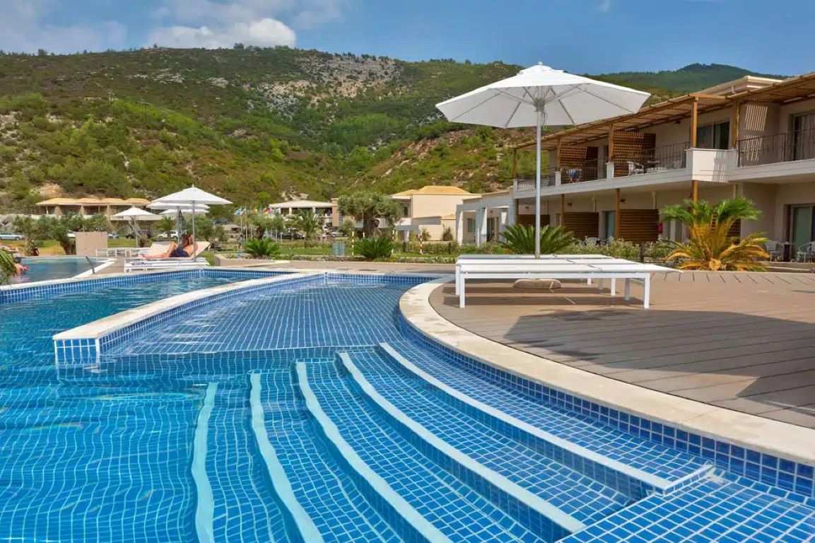 Thassos Grand Resort Hotel-Bazen.jpg