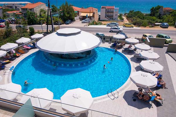 The Dome Luxury Hotel - bazen iz vazduha.jpg
