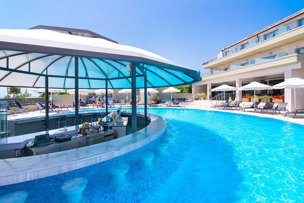 The Dome Luxury Hotel - bazen.jpg