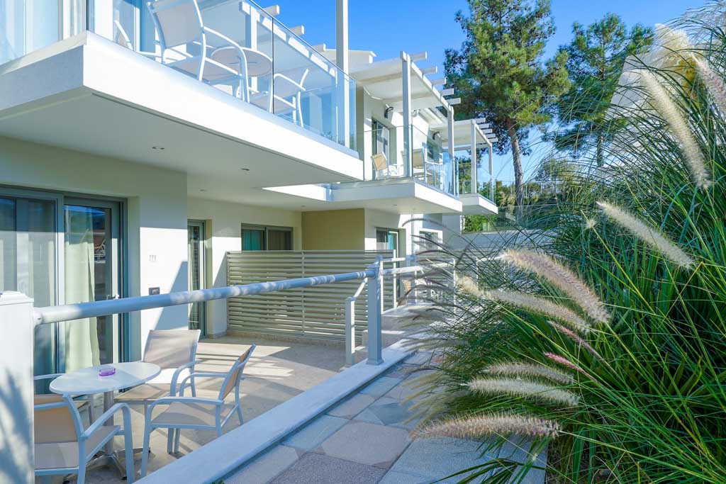 Elegant apartments hotel - pogled na balkone.jpg