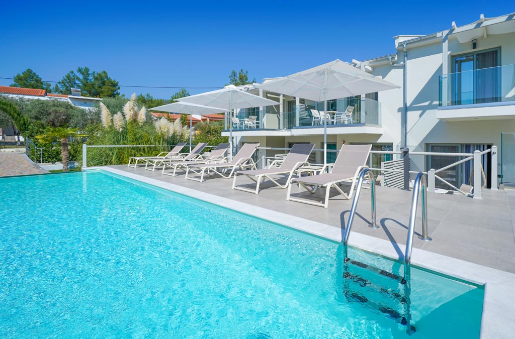 Hotel Elegant Apartments - ulaz u bazen.jpg