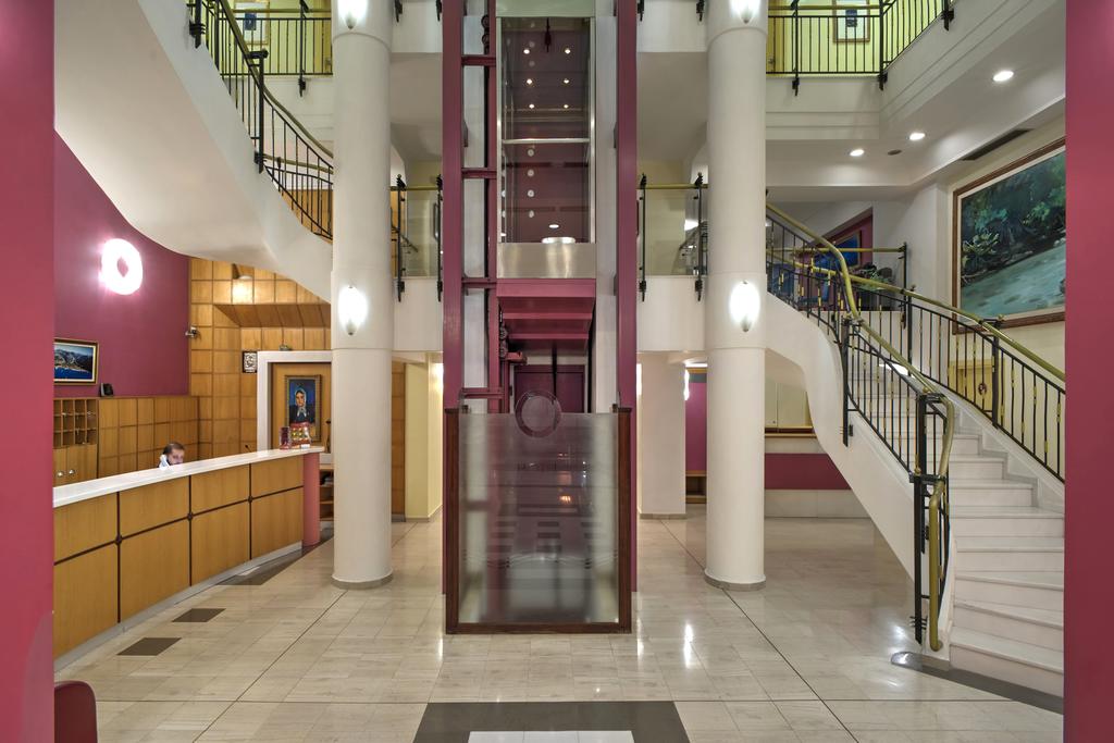 Hotel Angelica Pallace lobby.jpg