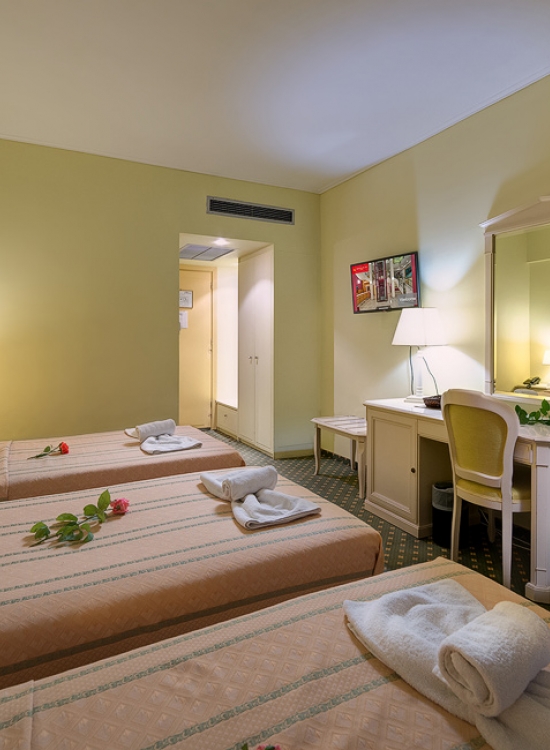 Hotel Angelica Pallace triple room 1.jpg