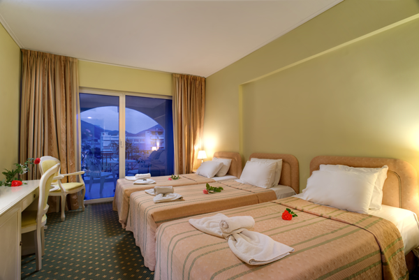 Hotel Angelica Pallace triple room.png