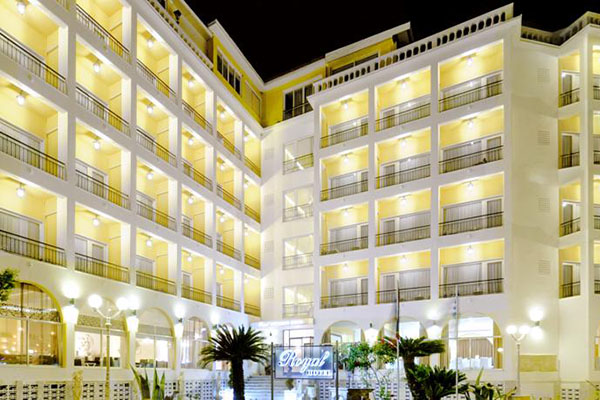 The Royal Grand Hotel - izgled spolja.jpg