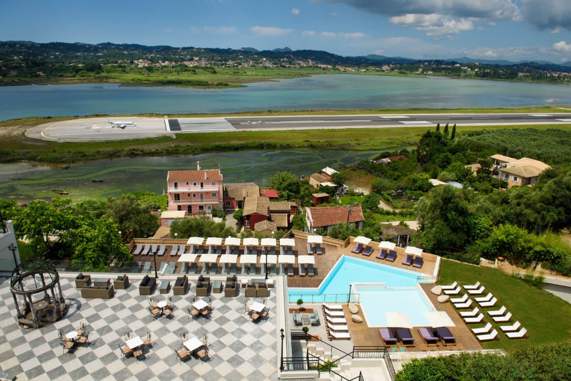 The Royal Grand Hotel - pogled ka moru sa balkona.jpg