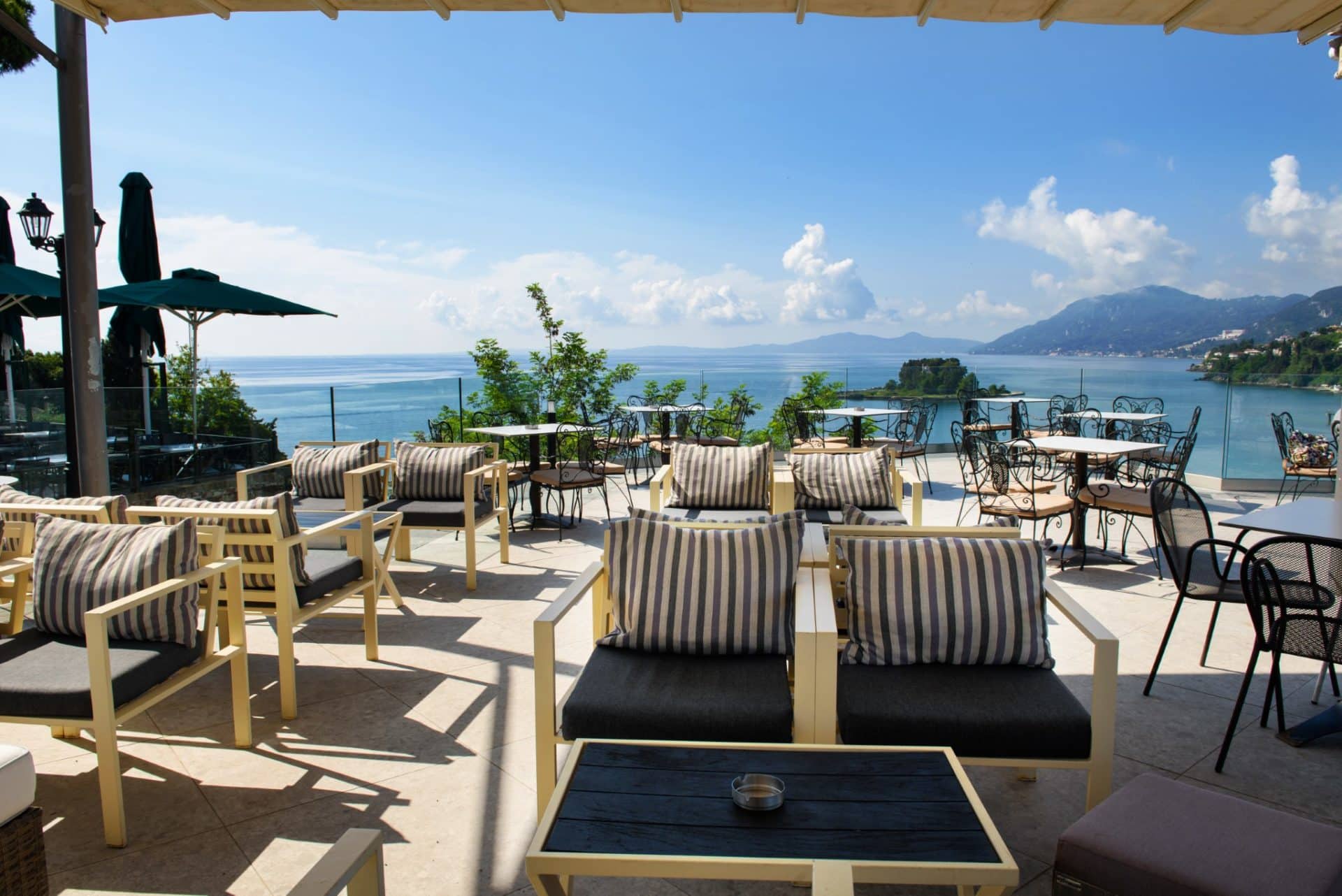 The Royal Grand Hotel - pogled na more sa balkona hotela.jpg