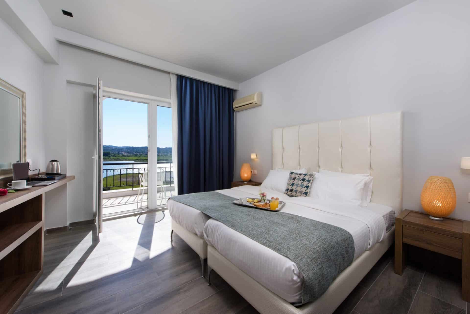 The Royal Grand Hotel - twin lezajevi iz drugog ugla.jpg