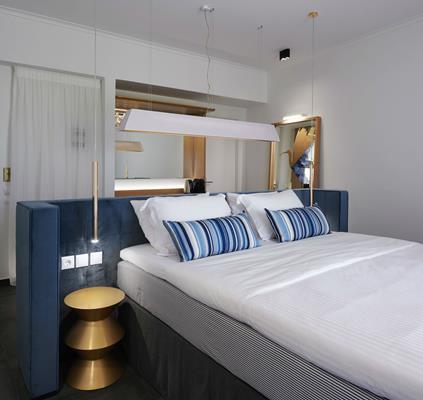 Thomais Boutique hotel - francuski lezaj iz drugog ugla.jpg