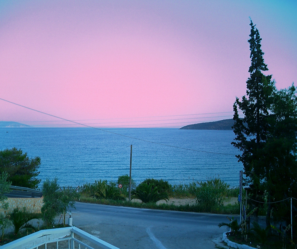 Hotel Talon Beach- večernji pogled na more.jpg