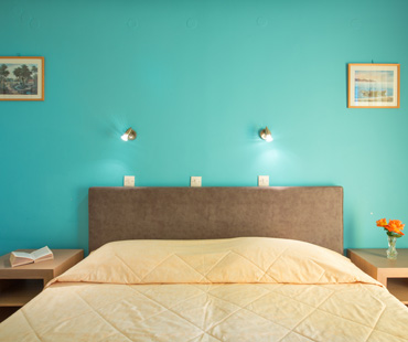 Talon Beach hotel - francuski ležaj.jpg