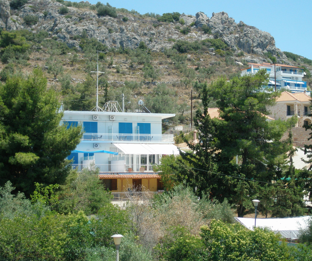 Talon Beach hotel - pogled ka objektu.jpg