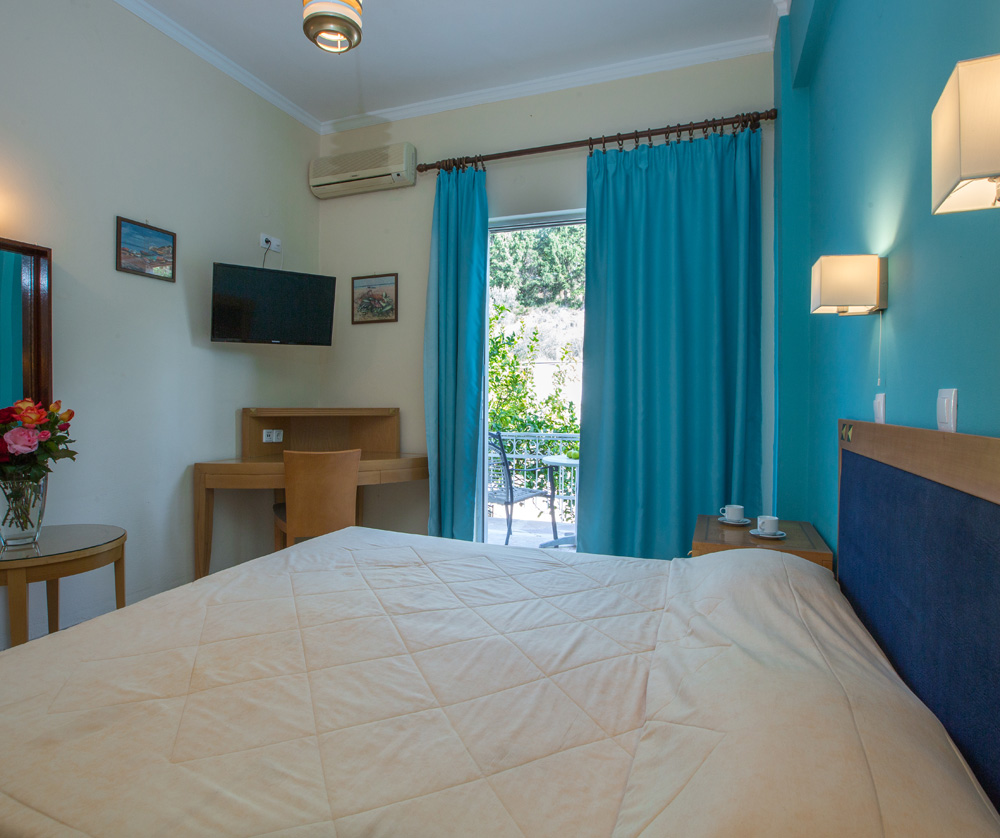 Talon Beach hotel - soba, pogled.jpg