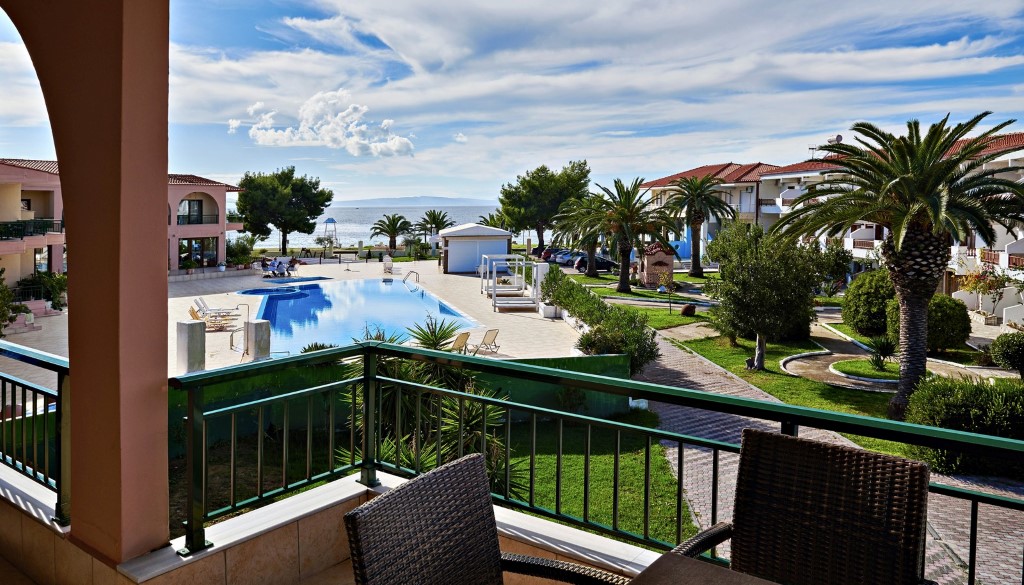 Toroni Blu Sea hotel - Suite soba - pogled sa balkona.jpg