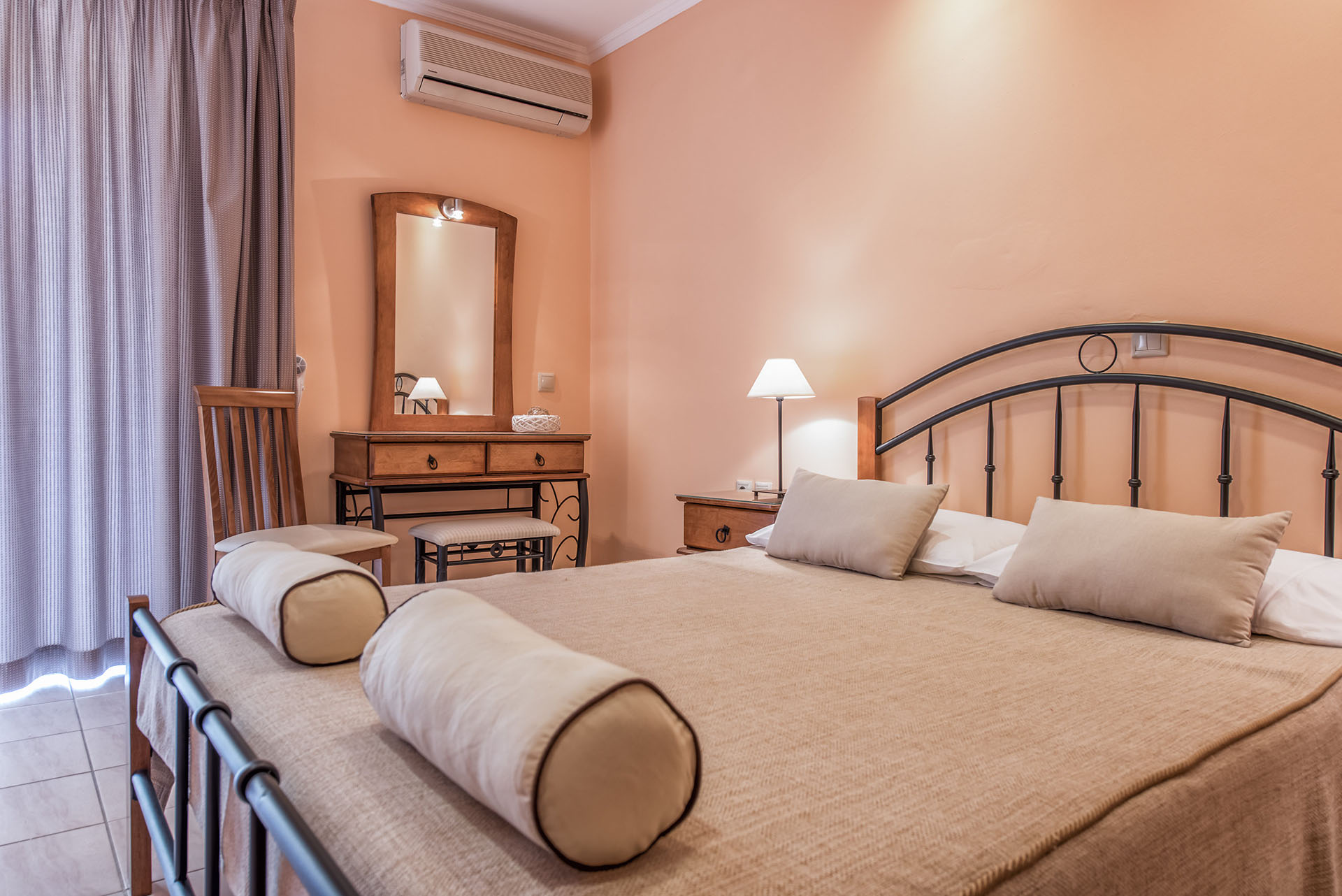 Varres Hotel - francuski lezaj.jpg