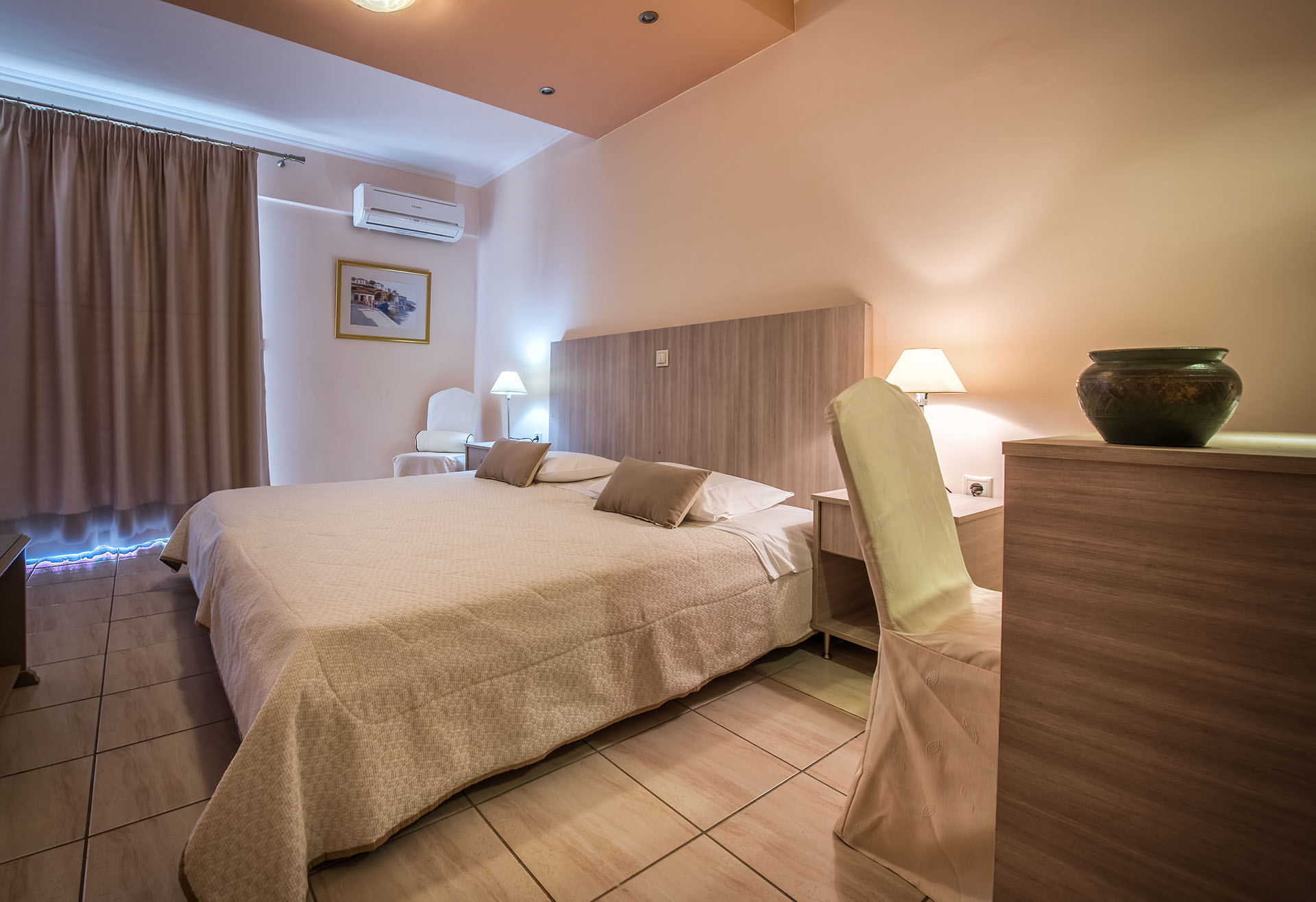 Varres Hotel - soba jos jedan ugao.jpg