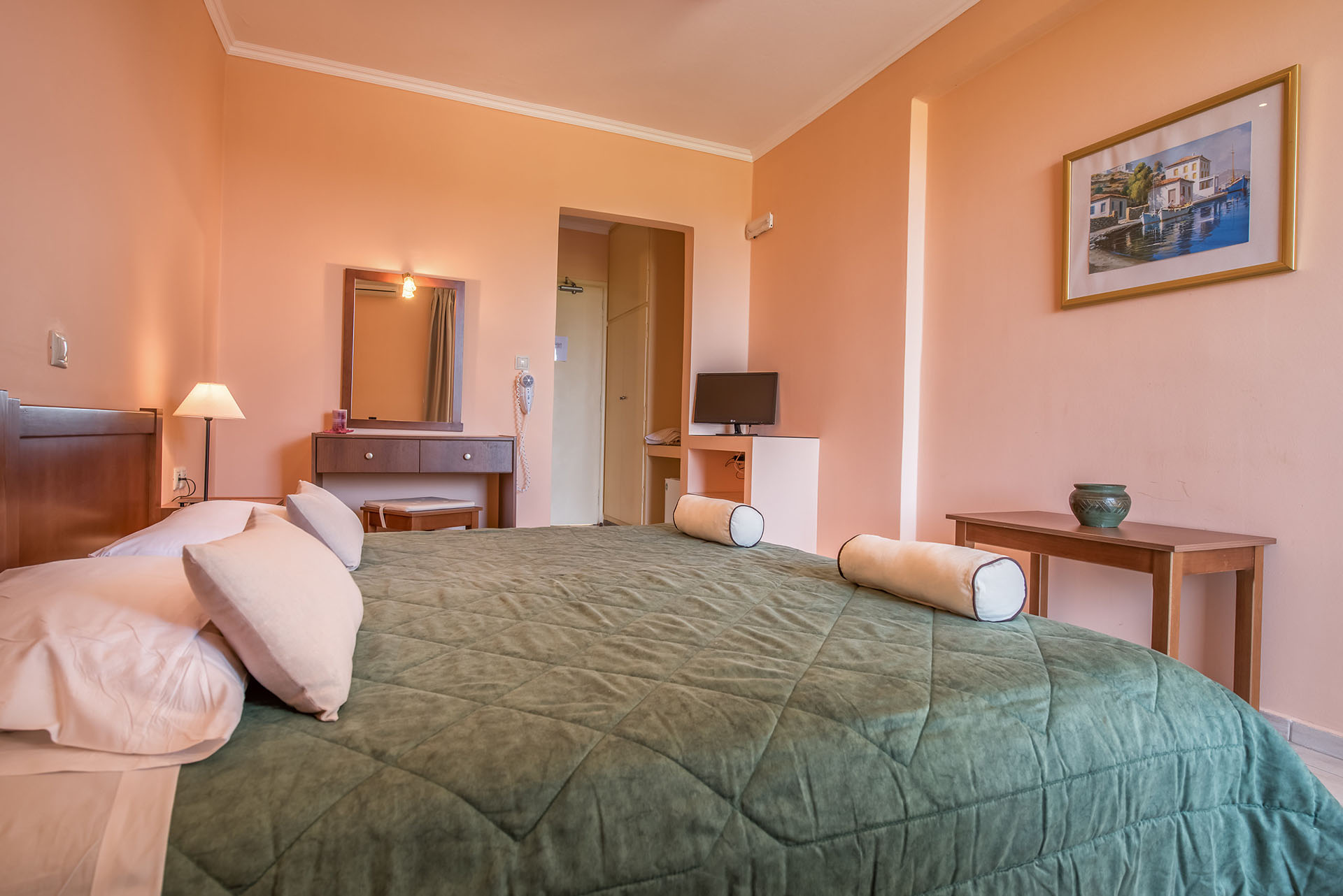 Varres Hotel - soba treci ugao.jpg