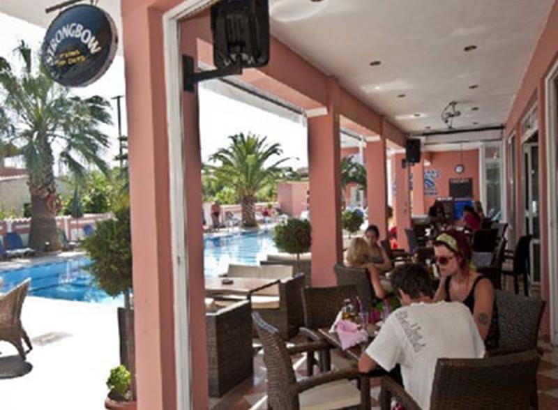 Hotel Angelina bar 1.jpg