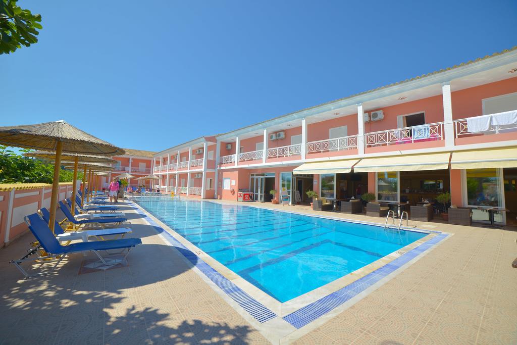 Hotel Angelina pool.jpg