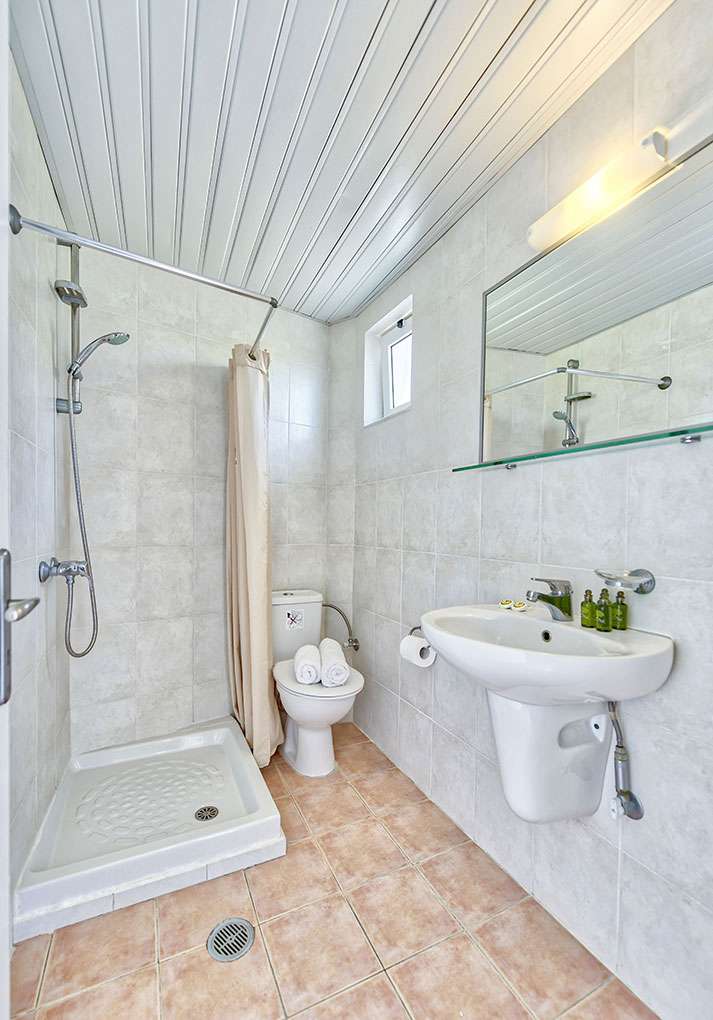 Zefyros Ecoresort Hotel – Zakynthos - kupatilo iz jos jednog ugla.jpg
