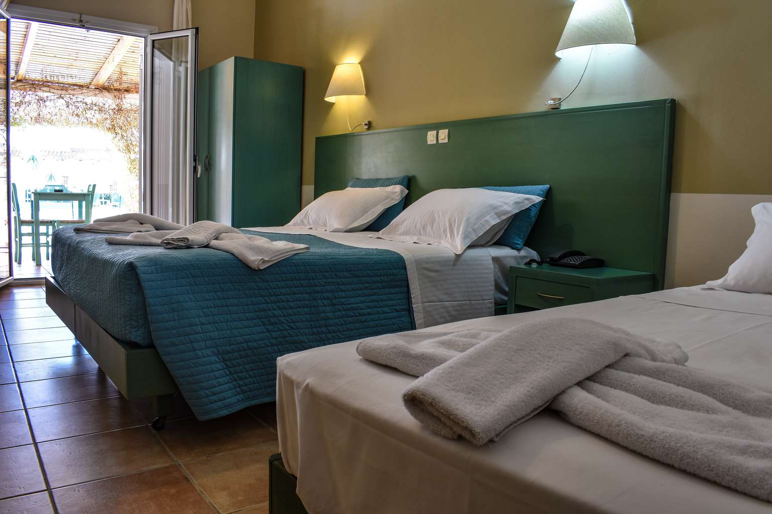 Zefyros Ecoresort Hotel – Zakynthos - lezajevi iz drugog ugla.jpg