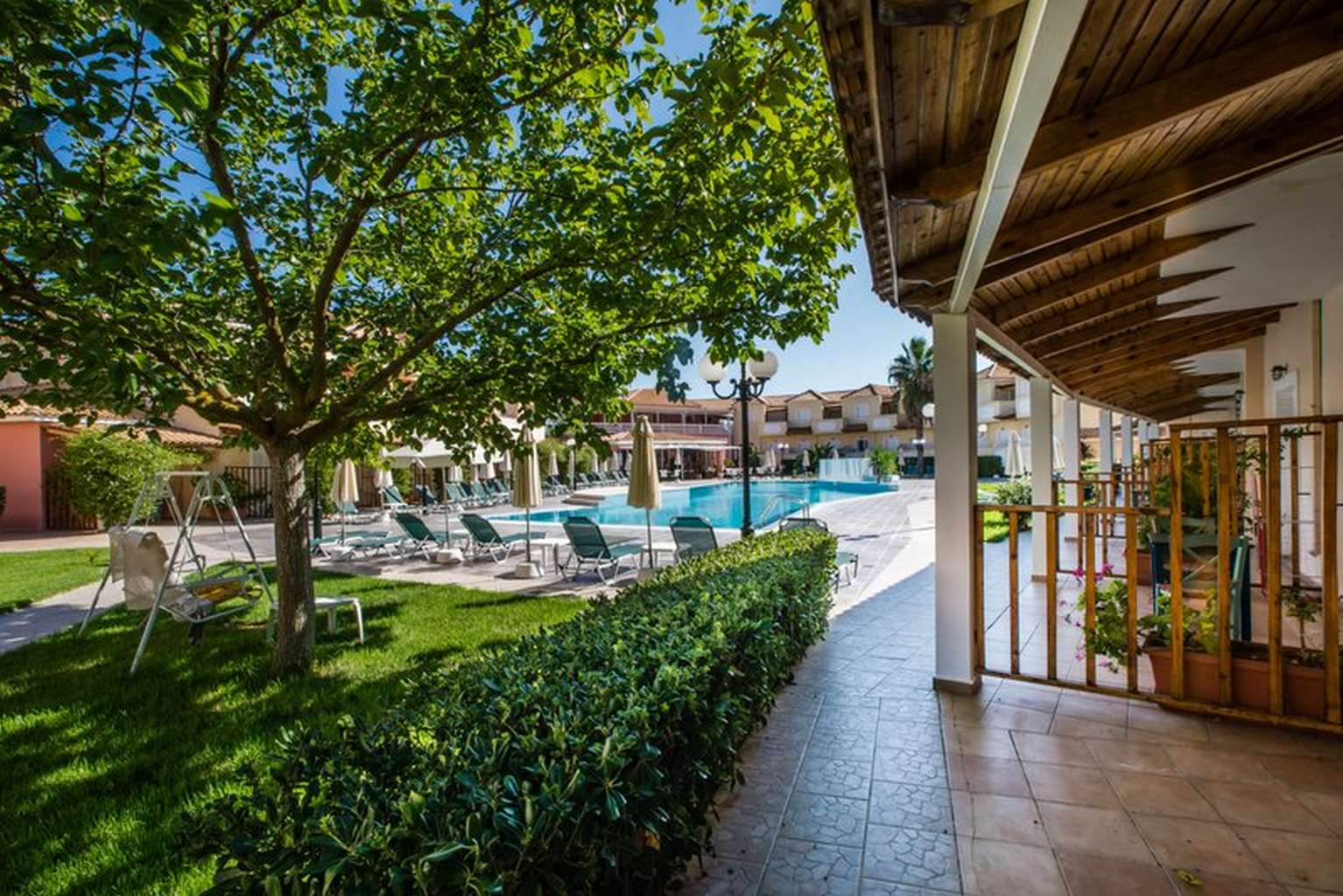 Zefyros Ecoresort Hotel – Zakynthos - pogled na bazen drugi ugao.jpg