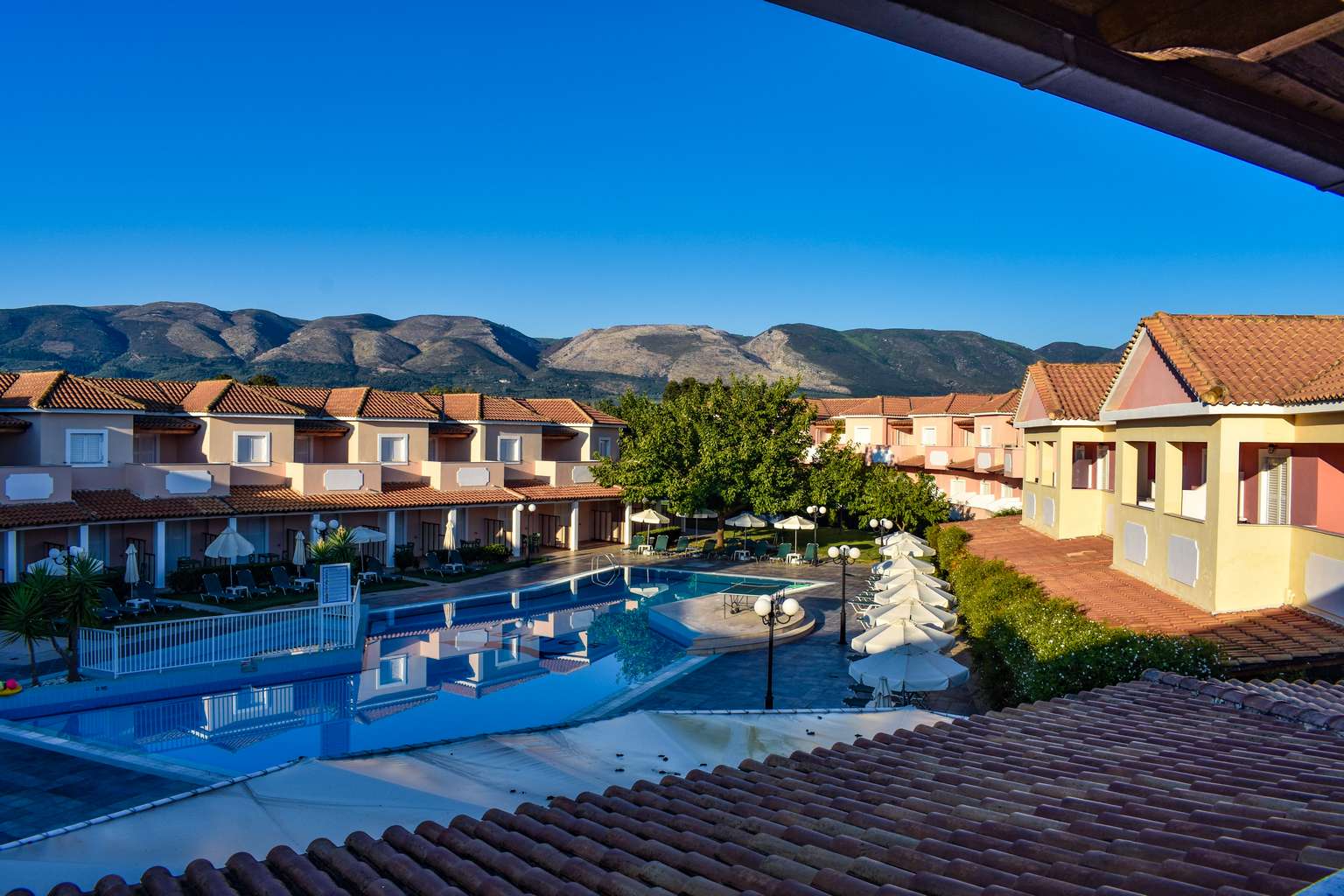 Zefyros Ecoresort Hotel – Zakynthos - pogled na bazen.jpg