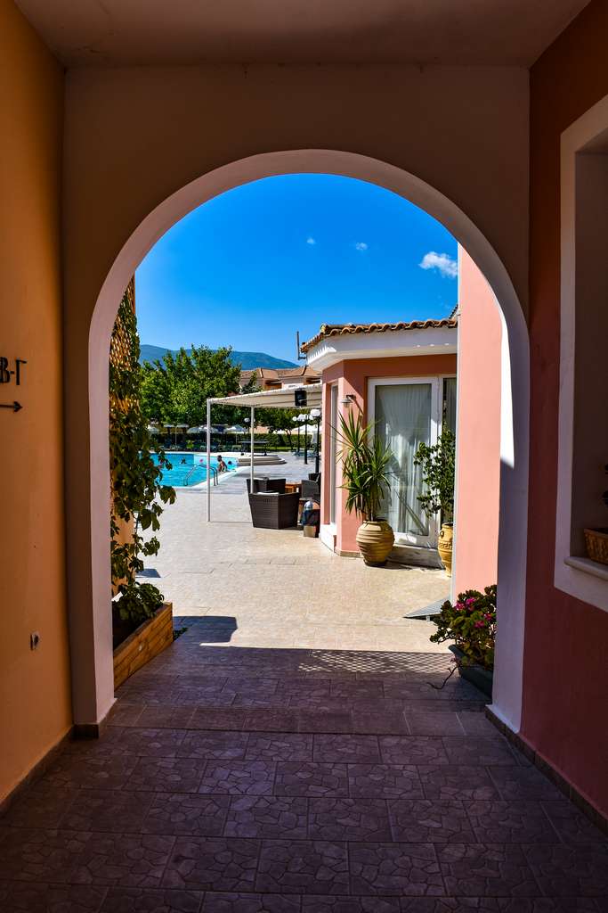 Zefyros Ecoresort Hotel – Zakynthos - prolaz.jpg