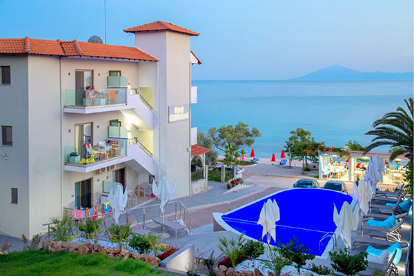 Akti hotel - Pogled iz bašte ka moru.jpg
