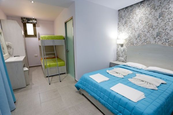 Akti hotel - francuski ležaj i kreveti na sprat.jpg