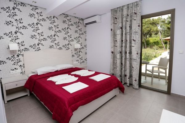 Akti hotel - francuski ležaj.jpg