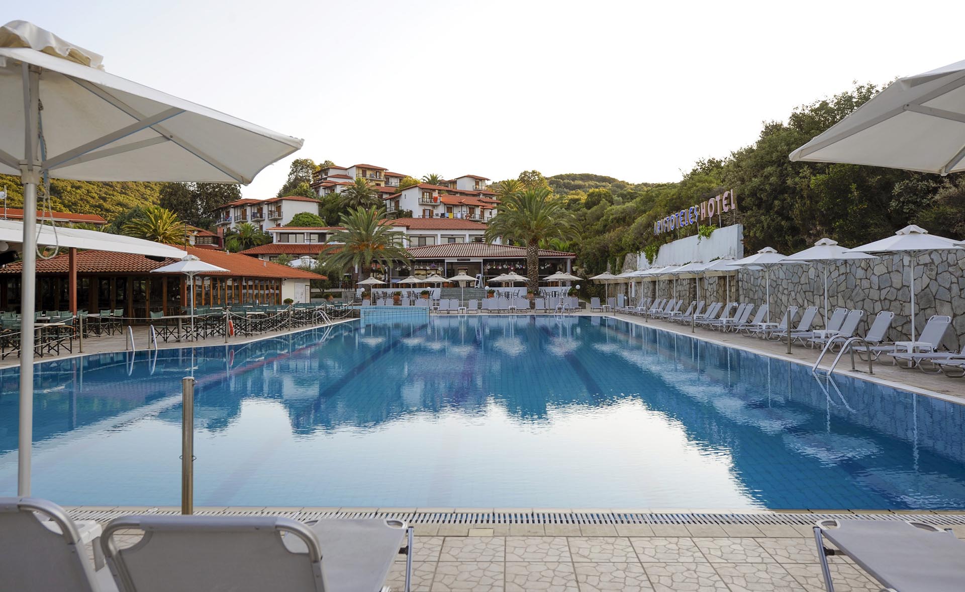 Hotel Aristoteles Holiday Resort bazen.jpg