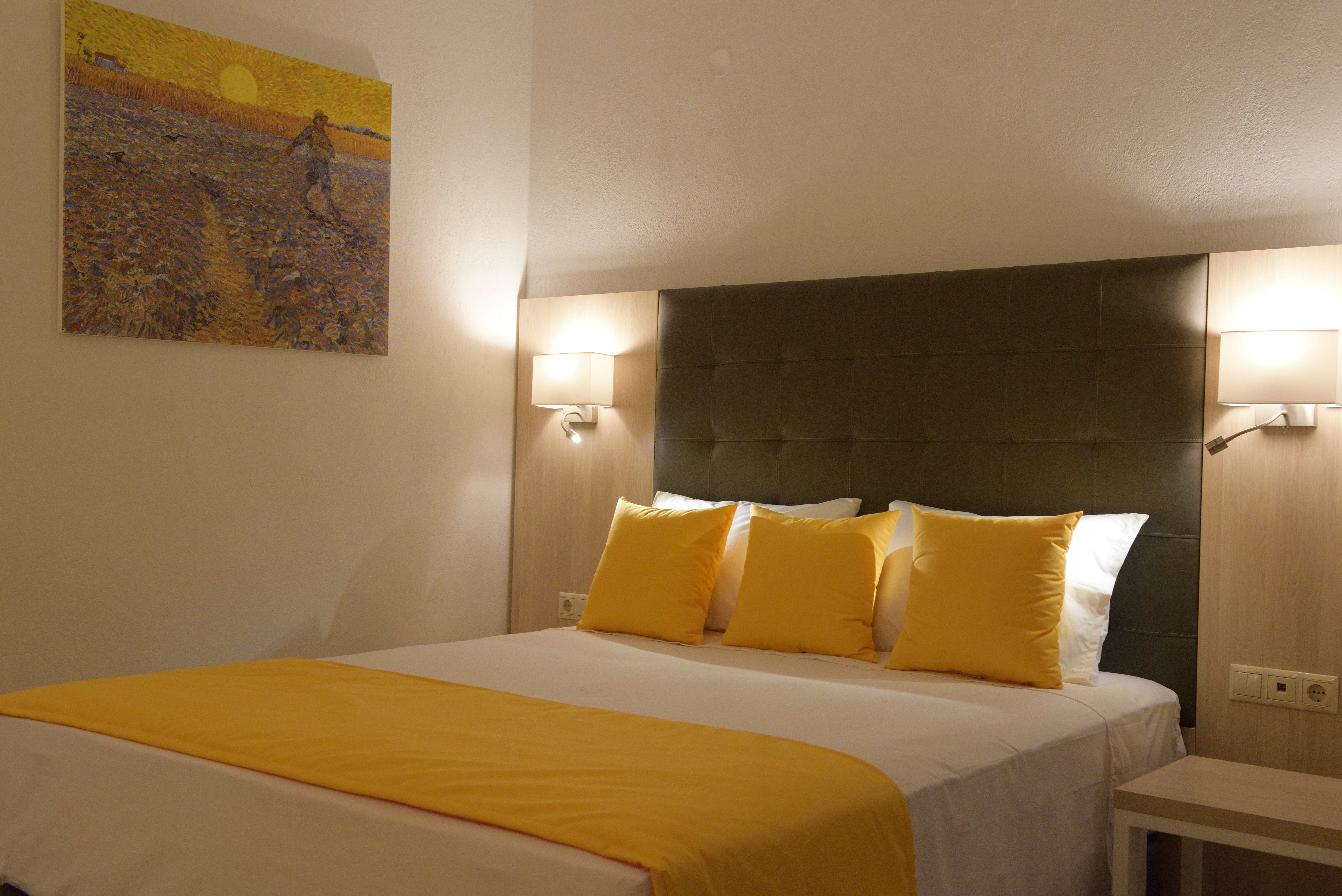Hotel Aristoteles Holiday Resort family room krevet.jpg