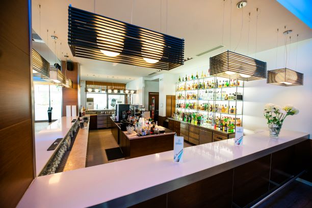 Hotel Poseidon Palace bar unutra.jpg