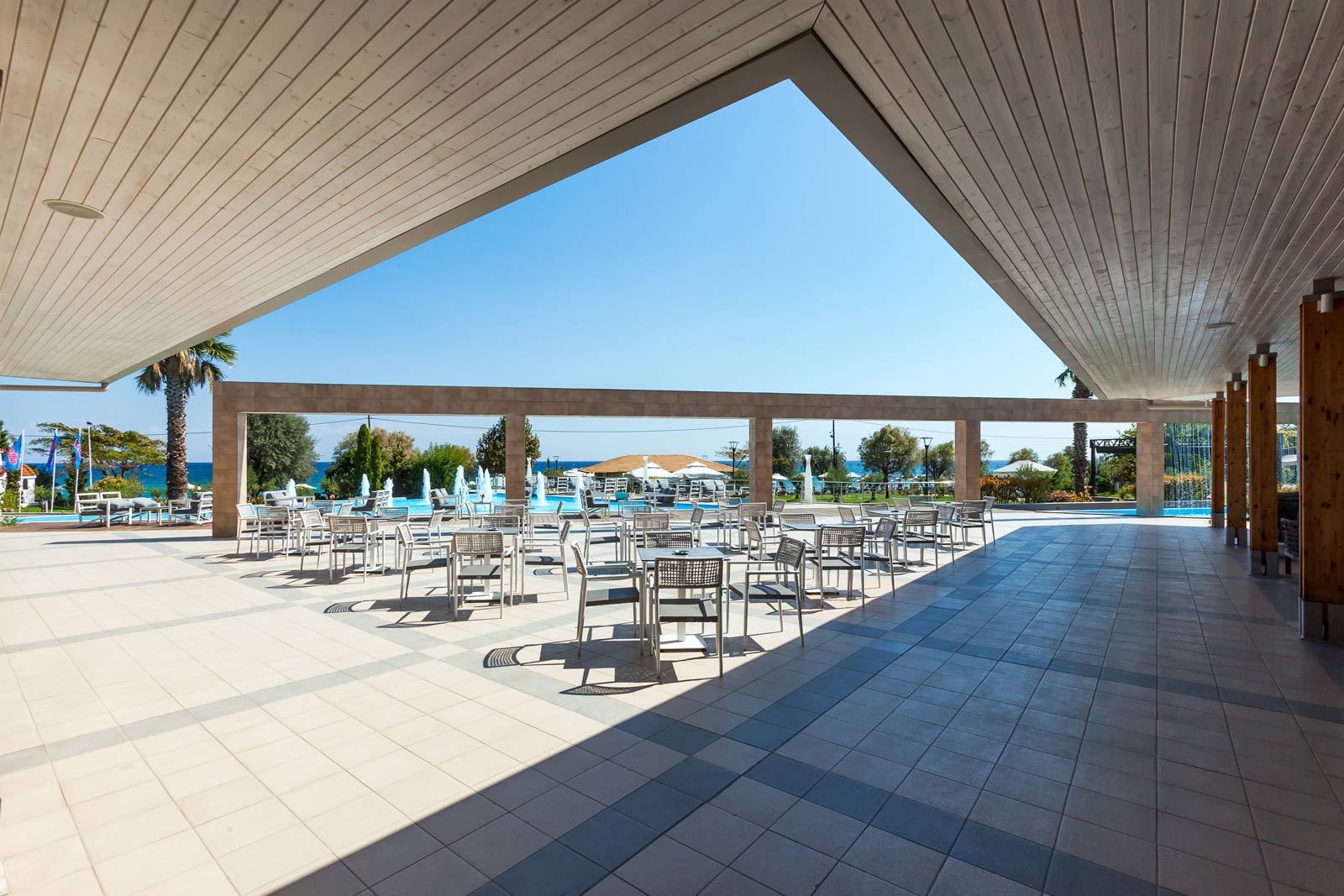 Hotel Poseidon Palace bar.jpg