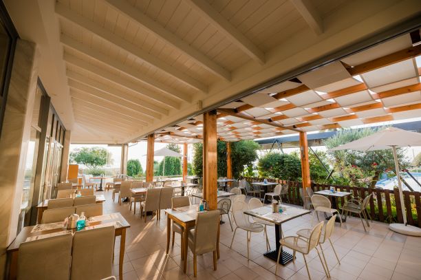 Hotel Poseidon Palace restoran veranda.jpg
