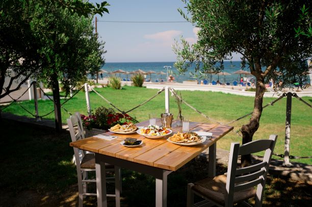 Hotel Poseidon Palace taverna.jpg