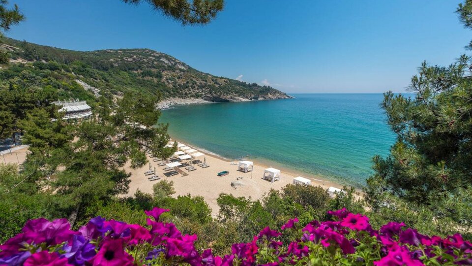 Hotel Tosca Beach pogled na plazu.jpg