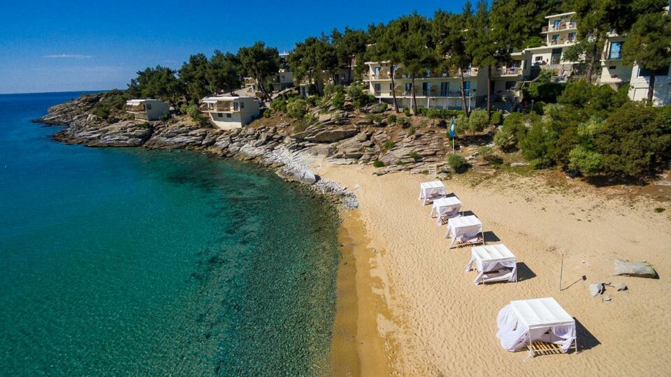 Tosca Beach hotel plaza.jpg