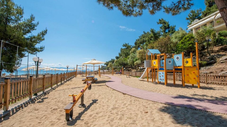 Tosca beach decije igraliste.jpg