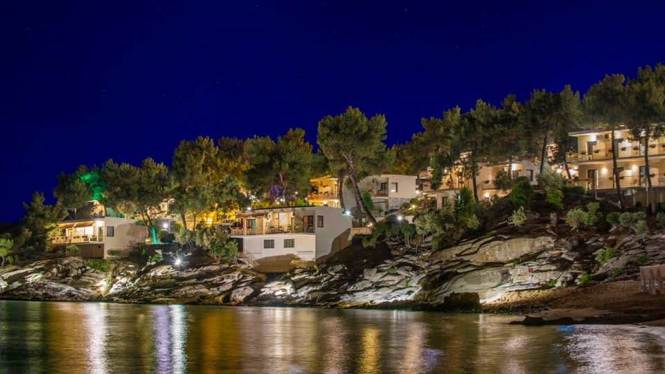 Tosca beach nocu.jpg