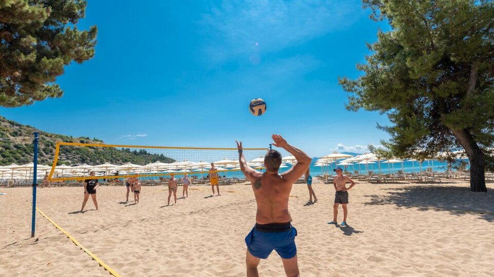 hotel Tosca Beach plaza beach volley.jpg